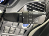 【オートライト(AUTO)】外の明るさをシステムが感知して、自動でヘッドライトが点灯します!ヘッドライトをつけ忘れを防ぐ便利機能です。