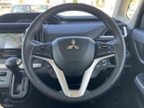 握りやすいステアリングは、運転操作をスムーズに。快適なドライビング体験を提供します。