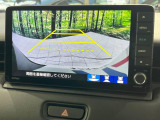 【バックカメラ】駐車時に後方がリアルタイム映像で確認できます。大型商業施設や立体駐車場での駐車時や、夜間のバック時に大活躍!運転スキルに関わらず、今や必須となった装備のひとつです!