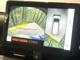 【パノラミックビューモニター】専用のカメラにより、上から見下ろしたような視点で360度クルマの周囲を確認することができます☆死角部分も確認しやすく、狭い場所での切り返しや駐車もスムーズに行えます。