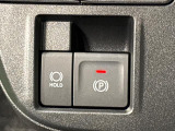 指先だけで簡単に操作が可能な電動パーキングブレーキを採用。「HOLD」スイッチを押すと、渋滞や信号待ちなどでブレーキペダルから足を離しても、ブレーキを保持するので安心です