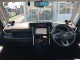 【運転席・インパネまわり】ハンドル・シート・フロアーなど隅々までプロによるクリーニング済み☆彡キレイな車内でドライブが一層快適にお楽しみいただけます!!