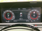 わかりやすいデザインのメーターが、運転に集中できる環境を作ります。視認性が高く、必要な情報をすぐに確認でき、運転をより快適に楽しめます。