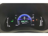 スピードをデジタルで表示する、とても見やすいメーターとなっています