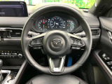 【純正革巻きステアリング】上質な革を使用することで、手にしっかり馴染みとても運転しやすいハンドルです♪