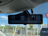 【 デジタルインナーミラー 】車両後方カメラの映像をミラーに映すことが出来ます! そのため、後席に人や荷物があって後方が見えづらい場合でもしっかり視界を確保することが出来ます!