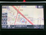 目的地設定もスムーズ。高精細な画面表示で、運転中の情報取得をサポートします。快適なカーライフをさらに豊かにしてくれる頼もしい相棒です。