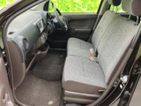 運転しやすい視界と操作性。ドライバーの負担を軽減し、安全で快適な運転をサポートします。日常の運転がより楽しくなります。
