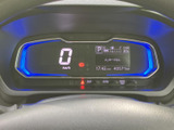 視認性の高いメーターで、運転に必要な情報を的確に把握できます。デジタル表示で、洗練された印象を与え、運転に集中できる環境です。