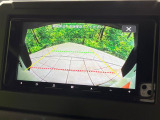 【バックカメラ】駐車時に後方がリアルタイム映像で確認できます。大型商業施設や立体駐車場での駐車時や、夜間のバック時に大活躍!運転スキルに関わらず、今や必須となった装備のひとつです!