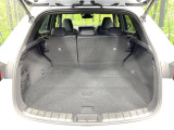 【パワーバックドア】スマートキーや運転席のボタンを押すだけでリアゲートが自動で開閉します!荷物を持っている時や、高い位置にあるバックドアを閉める際に便利な機能です♪