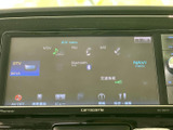 多彩な機能を備えたオーディオ画面。普段使いはもちろん、ドライブ中のエンターテイメントも充実しています。直感的な操作で快適なカーライフをサポートします。