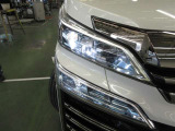 高輝度でしかも消費電力の少ないLEDをハイ、ロービームに採用。