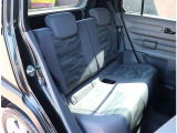 お車選びをお楽しみ頂けるよう、在庫車の展示スペースを十分に確保しております。