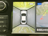 後方の状況を画面で確認できるので、安全な駐車操作をサポートします。狭い場所でもスムーズに駐車できます。
