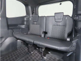 便利な5:5分割可倒式シートです。収納と乗車人数のバランスに優れています♪荷物の大きさに応じたラゲージスペースをフレキシブルに作り出せるので、シーンに応じた使い方ができます♪