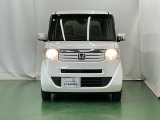 車の顔ともいえるヘッドライトは、丸目で愛嬌を感じさせるデザインです。