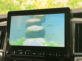 停車中には、TVや映像コンテンツを楽しめます。休憩時や待ち時間に、リラックスした時間を過ごせるのが魅力です。快適な空間を提供します。