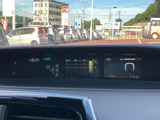視認性の高いメーター類で、運転に必要な情報をしっかり把握できます。洗練されたデザインも魅力です。