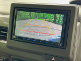 【バックカメラ】駐車時に後方がリアルタイム映像で確認できます。大型商業施設や立体駐車場での駐車時や、夜間のバック時に大活躍!運転スキルに関わらず、今や必須となった装備のひとつです!