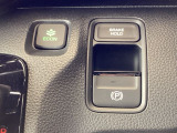 スマートな電子制御式パーキングブレーキに加え、渋滞時などでブレーキペダルから足を離しても停車を維持するオートブレーキホールド機能により、運転がより快適になります。