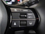 ◆アダプティブクルーズコントロール◆予め設定した車速内でクルマが自動的に加減速。前走車との適切な車間距離を維持しながら追従走行します。【LKAS】車線維持支援システムでステアリング操作を支援。