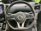 握りやすいステアリングは、運転操作をより快適にします。操作性も高く、スムーズなドライビングをサポート。