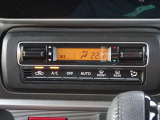 【オートエアコン】これなら車内温度を一定に保ちやすく過ごしやすいです。