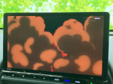 停車中に楽しめるTV機能。ニュースや番組をチェックして、待ち時間を有効活用できます。快適な時間を過ごせる便利な機能です。