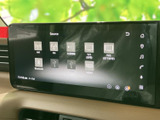 ラジオ、Bluetooth、USBなど、多彩なソースに対応。お好みの音楽を車内でお楽しみいただけます。直感的な操作で、快適なオーディオ体験を。