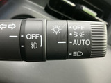 操作しやすい位置に配置されたウインカーレバーは、スムーズな車線変更をサポートします。直感的な操作で、安全運転を支援します。