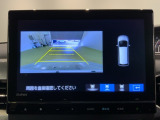 リバースギアに入れるだけで後方の表示へ切り替わります。夜間や雨の日の駐車も楽になりますよ。