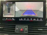 クルマを上空から眺めるような映像と合わせて車両後方の映像を確認できるので夜間駐車も、より安全に駐車する事が可能です。