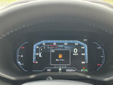 視認性の高いメーター類が、運転に必要な情報をわかりやすく表示。運転状況を的確に把握でき、安全運転をサポートします。