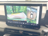 【パノラミックビューモニター】専用のカメラにより、上から見下ろしたような視点で360度クルマの周囲を確認することができます☆死角部分も確認しやすく、狭い場所での切り返しや駐車もスムーズに行えます。