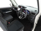 シンプルで使いやすいデザインの運転席です。