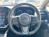 【純正革巻きステアリング】上質な革を使用することで、手にしっかり馴染みとても運転しやすいハンドルです♪
