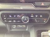 季節を問わず快適な室内空間を保てるオートエアコンを装備。運転席にはシートヒーターが付いているので、冬場の乗り始めも暖かく快適。冷えやすい日でも心地よく過ごせます。