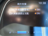 【LDW・LDP】車線逸脱警報装置:運転者が意図せず走行車線から逸脱しそうなとき、警報によって注意を促し支援します。