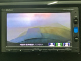 【バックカメラ】運転が苦手な方も車庫入れラクラクです!ギアをリバースに入れれば自動的に切り換わりますので、面倒な操作は不要です♪狭い駐車場もお車を傷つけず安心ですね!