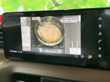 停車中にテレビや動画を楽しめる機能が備わっています。休憩時間や待ち時間に、エンターテインメントを楽しめます。快適な車内空間を演出します。