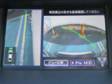 ナビ画面にアラウンドビュ-モニタ-の映像を映し出しています。  狭い場所での車庫入れをサポ-トしてくれる便利アイテムです。