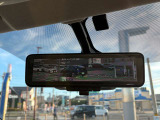スマートルームミラーも付いています。後方ピラーや荷物、後席に同乗している方や曇りなど視界が遮られた場合でも後方カメラからの映像で安全確認をすることができます。