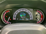 視認性の高いメーター類で、運転に必要な情報を的確に把握できます。走行状況をひと目で確認できるデザインです。