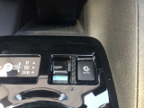 ドライブシーンに合わせてe-PEDALドライブ。アクセルだけでスピードをコントロール。停車時はストップランプが点灯します。