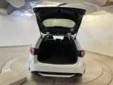 バックドアを上げた状態です。シートを倒せば荷室のスペースが広くなります!用途に合わせて快適な室内を!