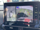 車を真上から見ているように、周囲の状況を把握しながら安心して駐車が行えるアラウンドビューモニター装備!