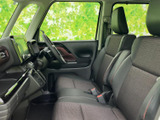 運転席からの視界は良好で、運転操作もスムーズ。快適なドライビングをサポートする機能的な空間です。安全運転を重視する方に。