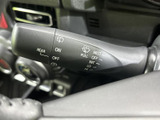 雨天時でもクリアな視界を確保できるワイパーレバー。運転状況に合わせて、最適な設定を選択できます。