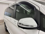 視認性が高い純正ミラーを採用しております。安全に運転が出来る様、一つ一つの部品に拘っているのがメルセデス・ベンツです。